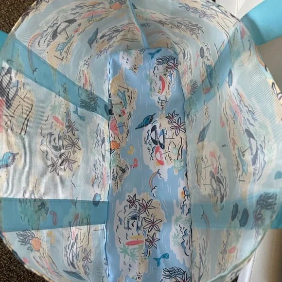 “Beach Treasures” tote with built in cooler - Picture 4 of 4